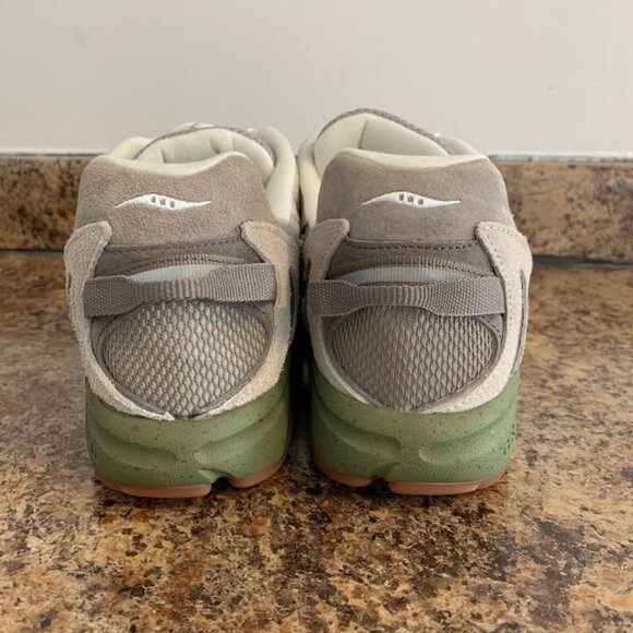 Raised by Wolves x Saucony Grid Azura 2000 size 10 - Picture 4 of 4